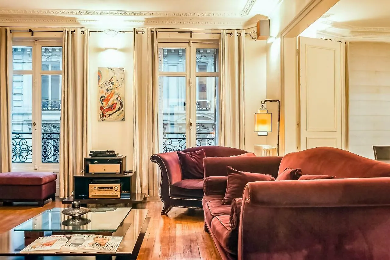 Appartement Rue Arsene Houssaye In *