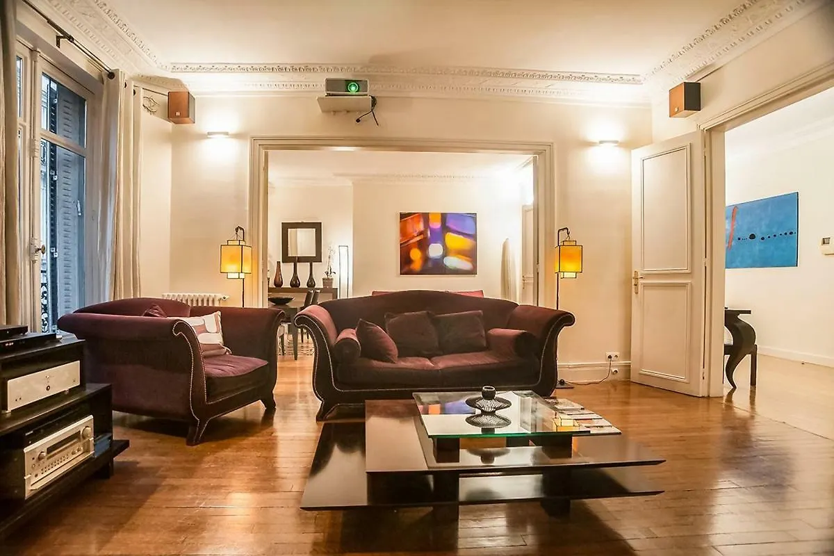 Rue Arsene Houssaye In Appartement Parijs