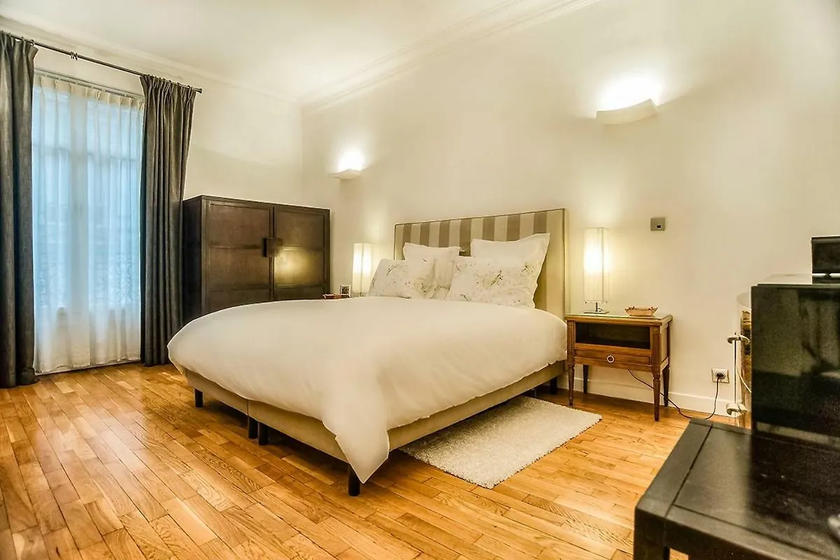 Apartment Rue Arsene Houssaye In Paris