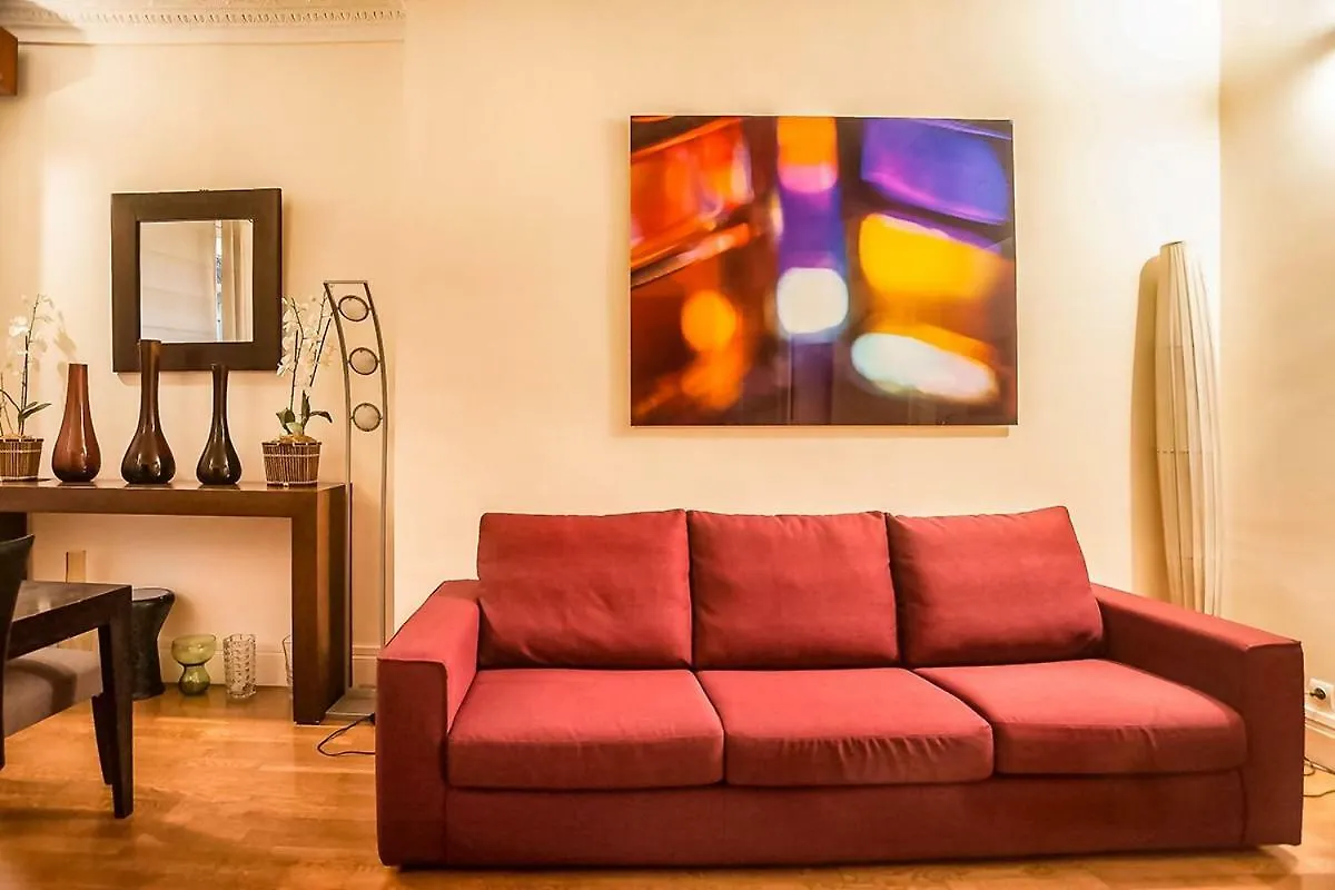 Appartement Rue Arsene Houssaye In Parijs