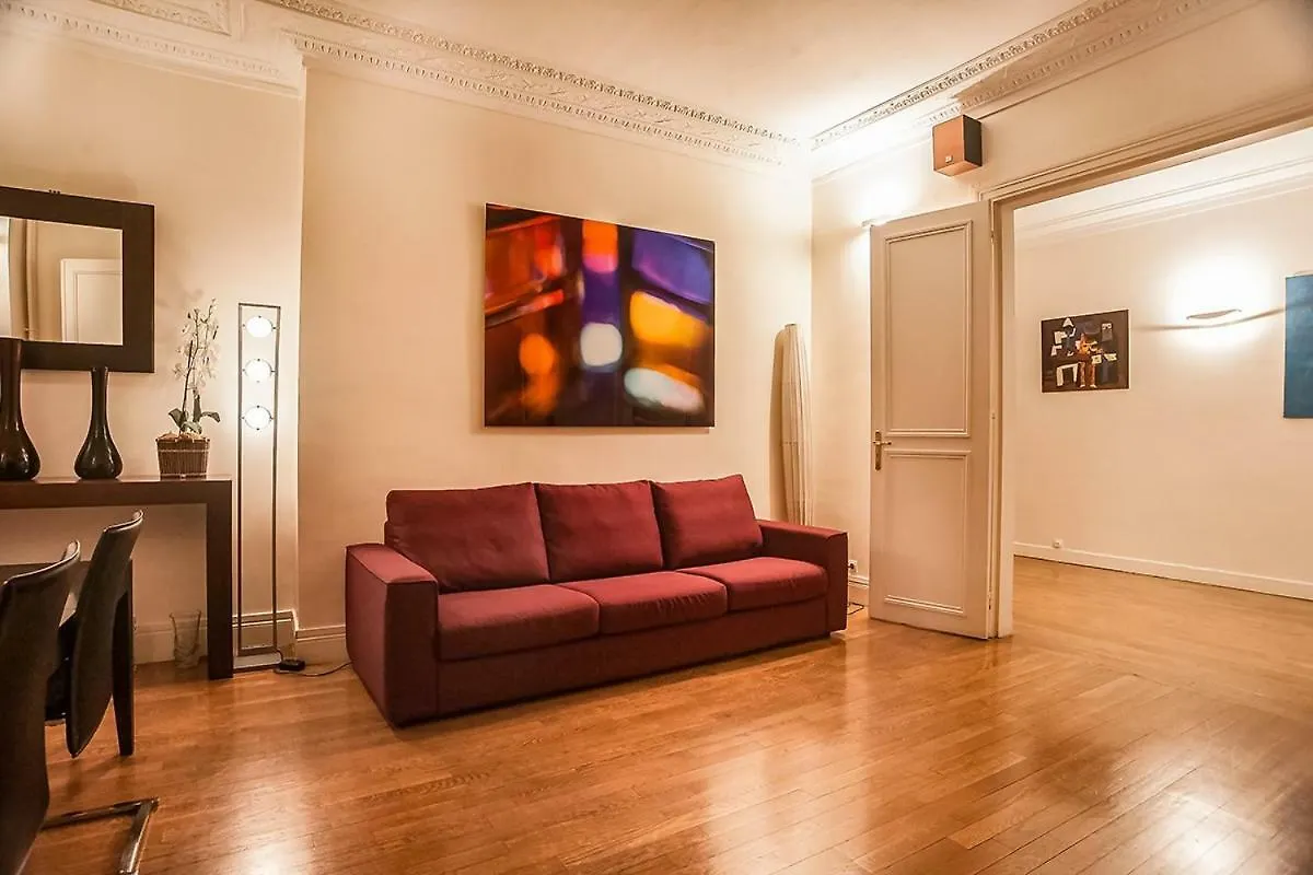 Rue Arsene Houssaye In Appartement Parijs