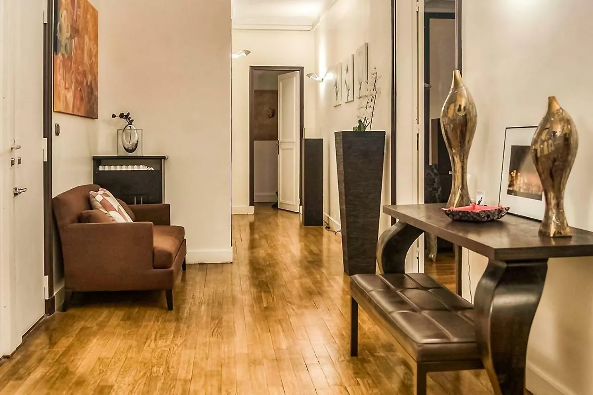 Rue Arsene Houssaye In Appartement Parijs